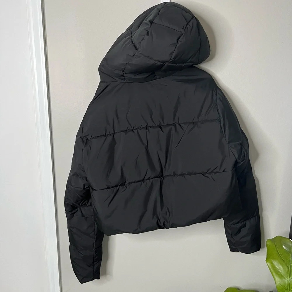 Fabletics Black Cropped Puffer Jacket with Hood size medium - Picture 7 of 7